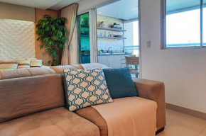 LUXUOSO RIVIERA BEACH PLACE, NASCENTE - PÉ NA AREIA, TÉRREO, 2 Suítes e Sala COM AR COND e DCE, 6 Pessoas, VARANDA, CONDOMÍNIO COMPLETO, Academia, Restaurante, MÁQUINA LAVA E SECA, WIFI TOP, Cozinha C